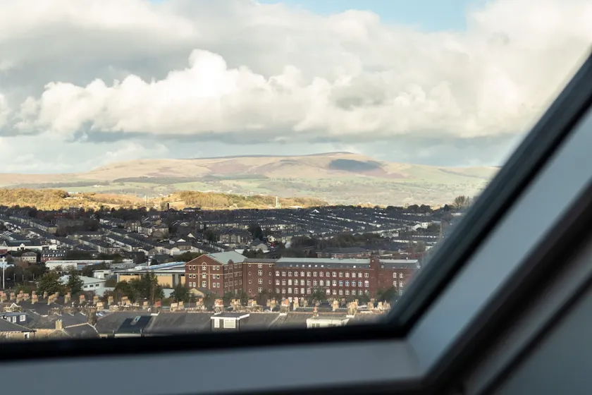 Modern 2-Bed Loft with Stunning Countryside Views - Image 1