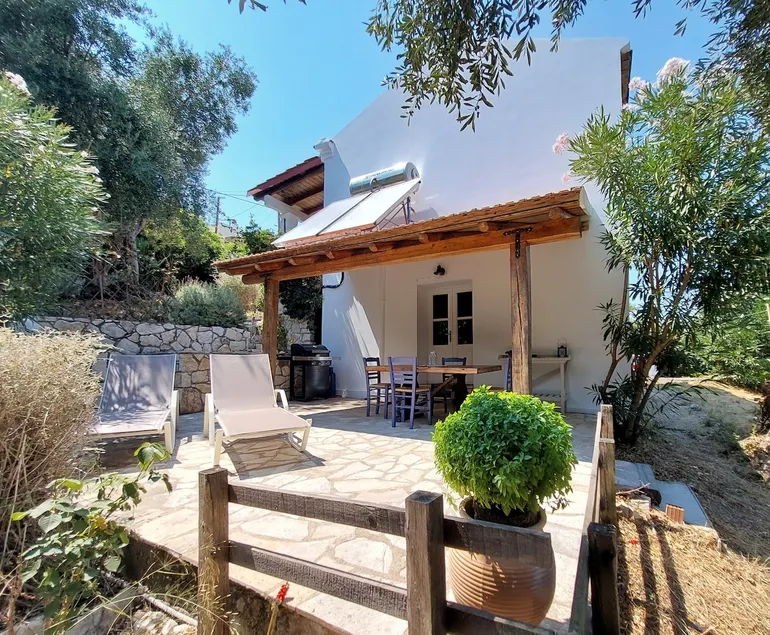 Charming house surrounded by olive trees - Image 1