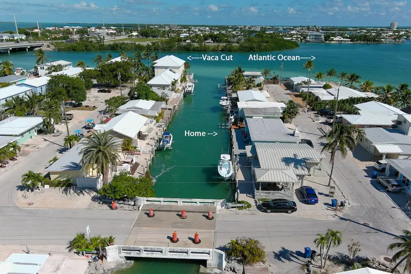 Oceanside waterfront 2/2 home with 55ft dock and paddle equipment - Image 1
