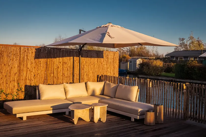Waterfront tiny home with spacious garden - Image 1