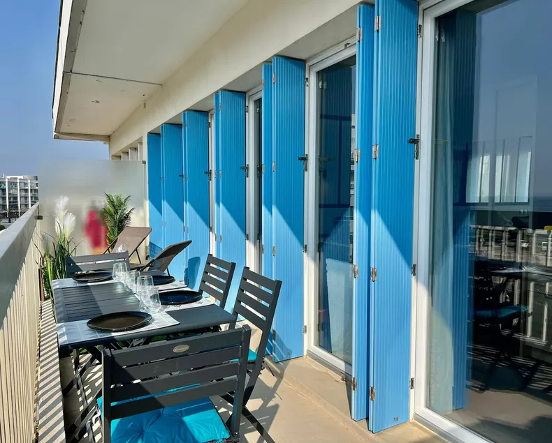 Bright apartment with ocean views - Image 1