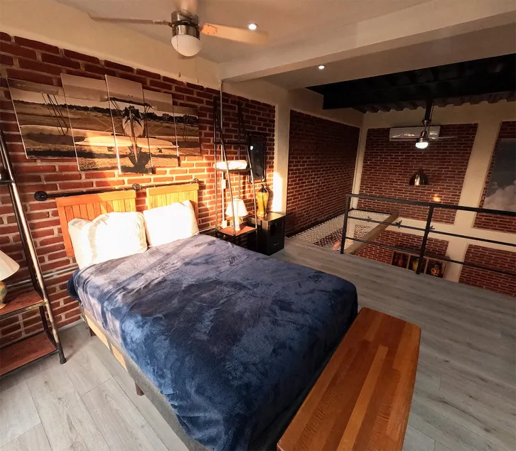Industrial Loft Apartment with Large Pool and A/C - Image 1