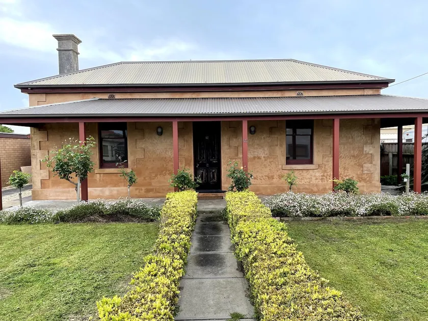 Heritage Coastal Cottage - Image 1