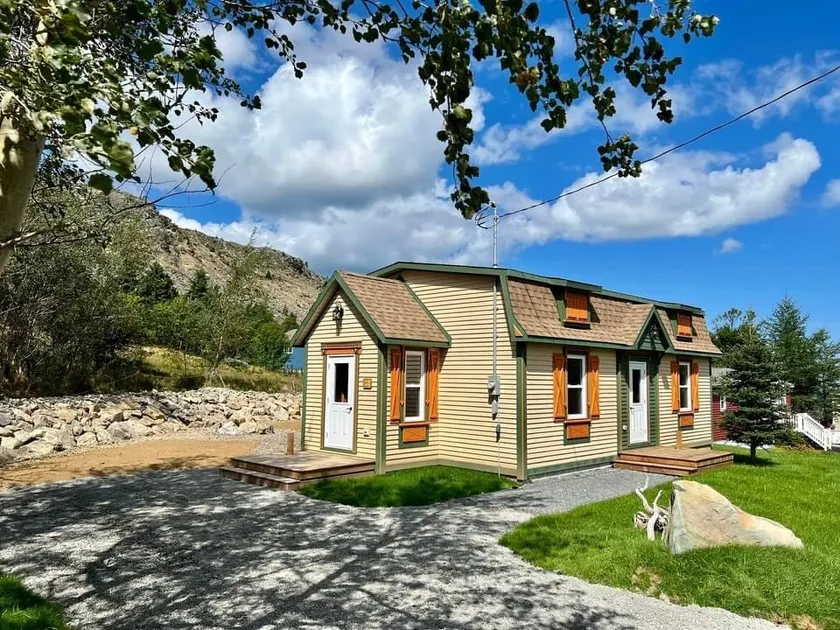 Charming Newfoundland Mansard Style Home - Image 1