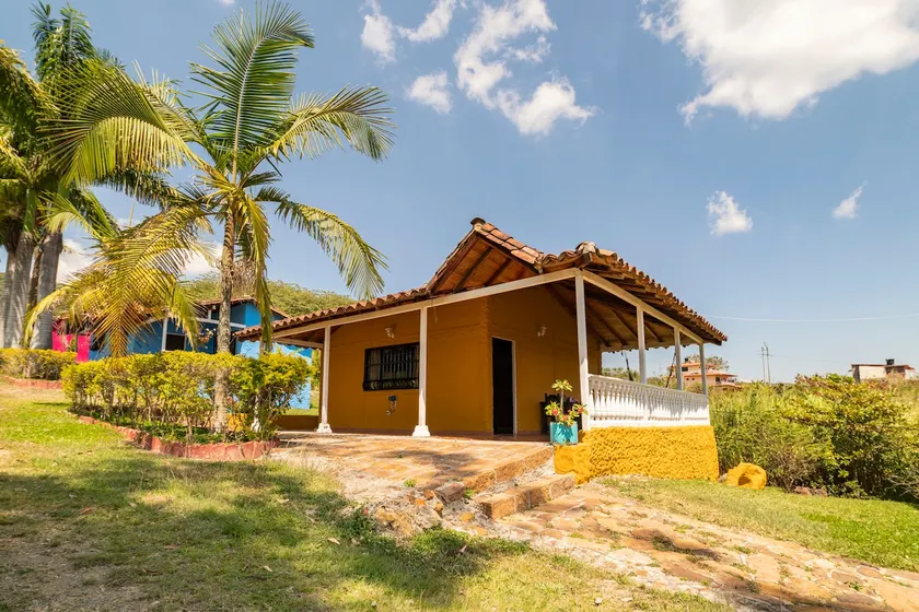 Escape to Serenity in the Country! Discover us. - Image 1