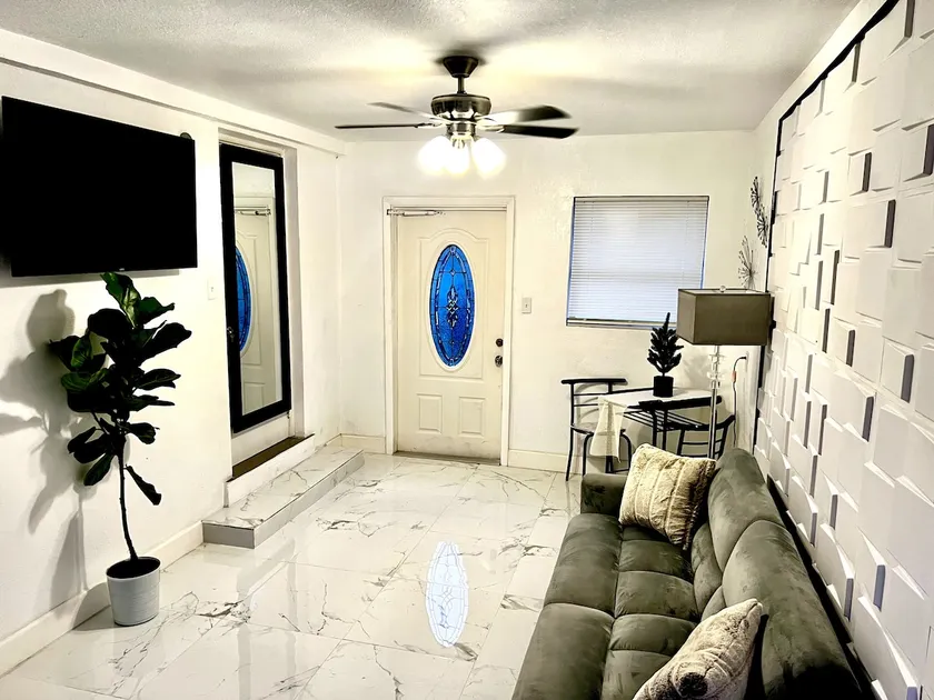 Miami Gardens Comfort Suite by Hard Rock Stadium - Image 1