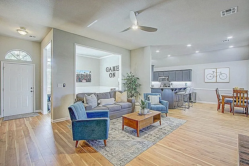 Welcome to ”The Modern Manor”. - Image 1