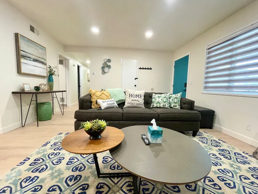 Cute + Sanitized 3 Bedroom Cozy home with Parking - Image 1