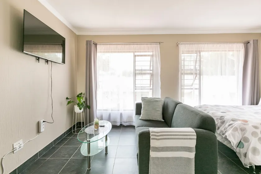 Cozy cottage, private entrance. - Image 1