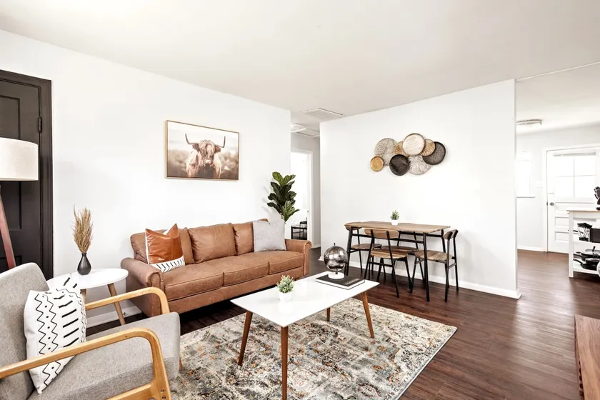 Modern Boho Villas 5 min. Speedway - Image 1