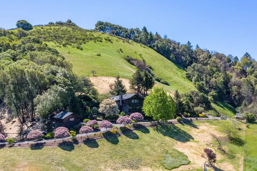 Farmhouse Villa w/ Captivating Views & Hot Tub - Image 1