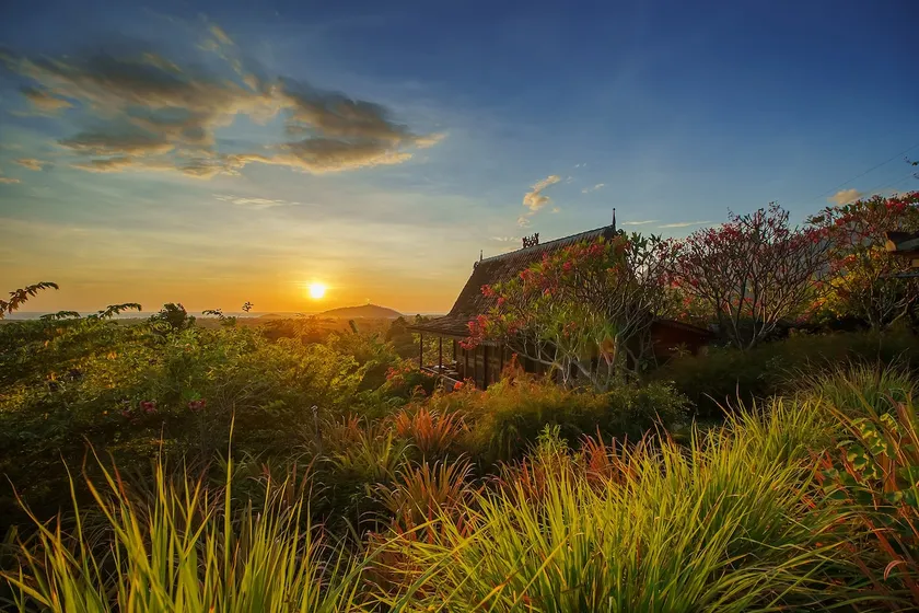 Basuki, Maison en bois romantique dans la retraite de Sumberkima Hill - Image 1