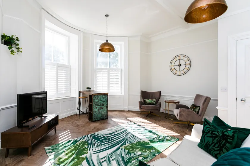 Tyne Square - 2 bed flat, dog friendly and parking - Image 1