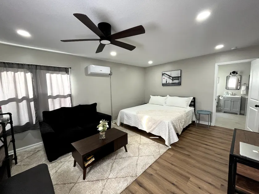 Large Studio W/ King Bed | Easy Highway Access! - Image 1