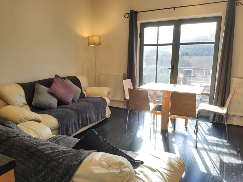 City Centre 2 bedrooms 2 Ensuite Flat free parking - Image 1
