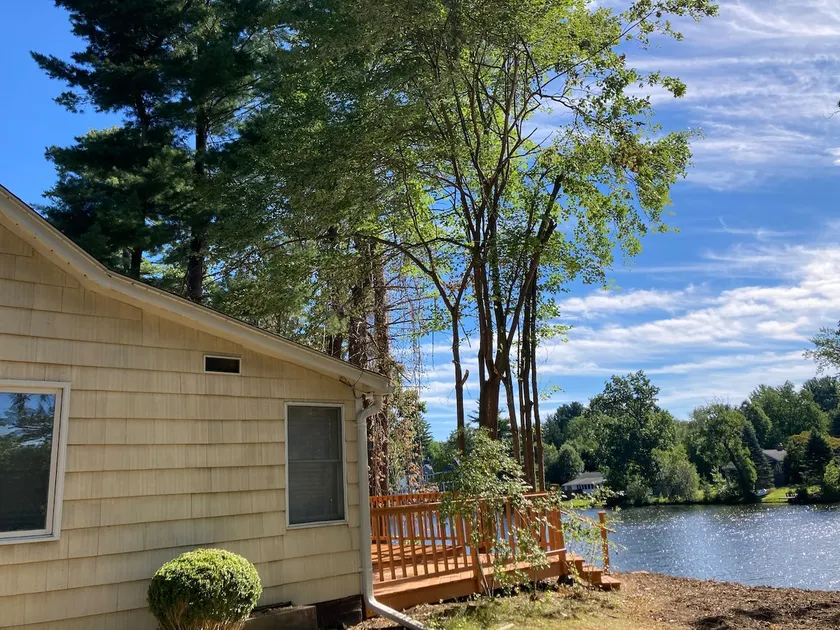 Lakefront Lovely Cottage - Image 1