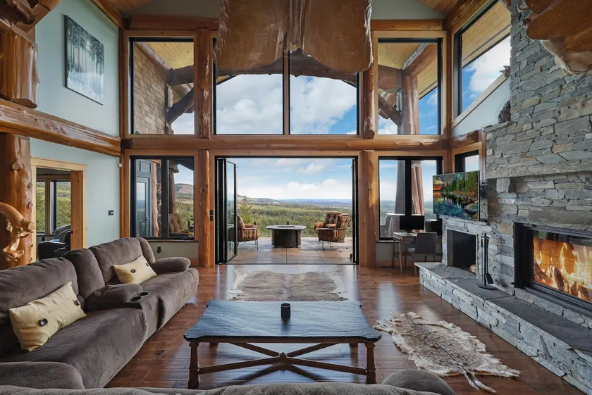 Luxurious Mountain View Paradise with Hot Tub - Image 1