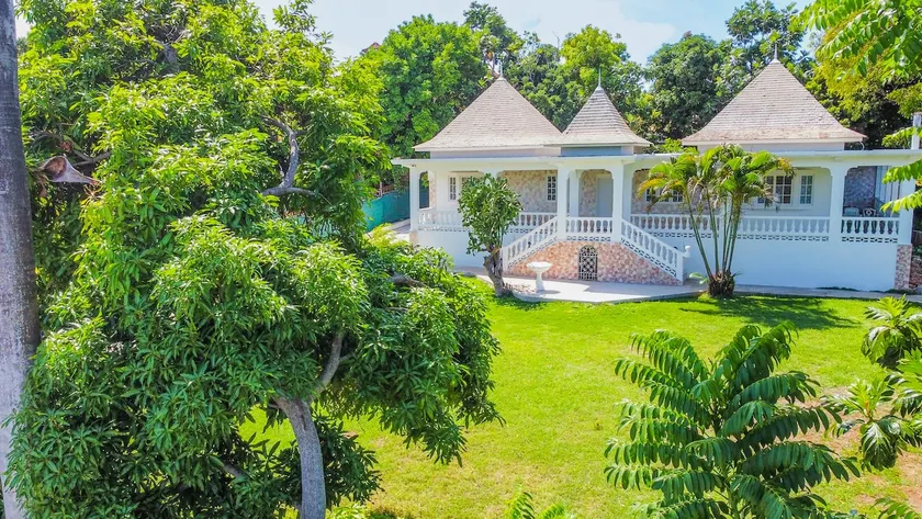 Gated villa 10 min from airport, near Sandals & Riu - Image 1