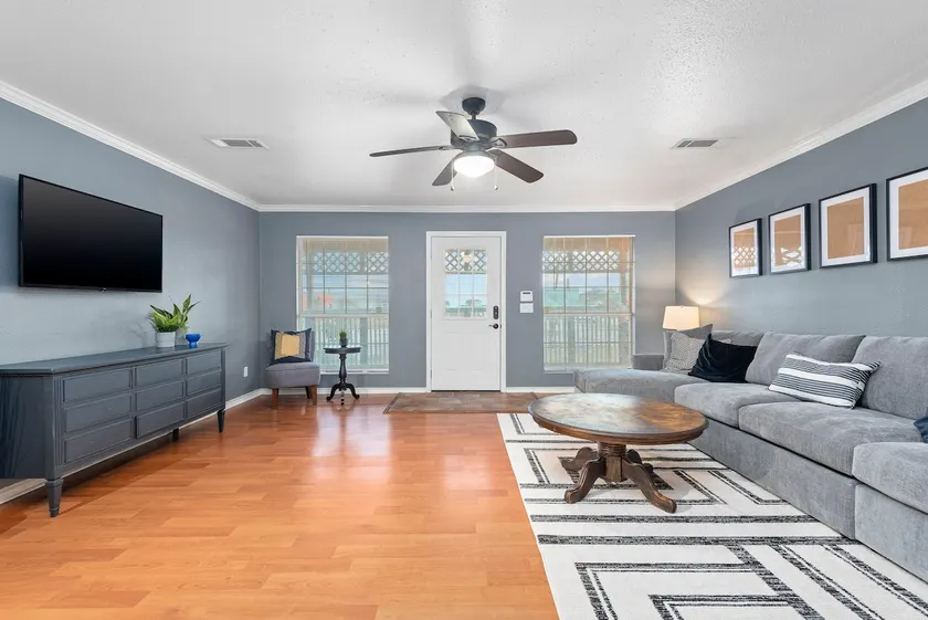 Top-Floor Gulf View | Walk to Bay | Quiet - Image 1