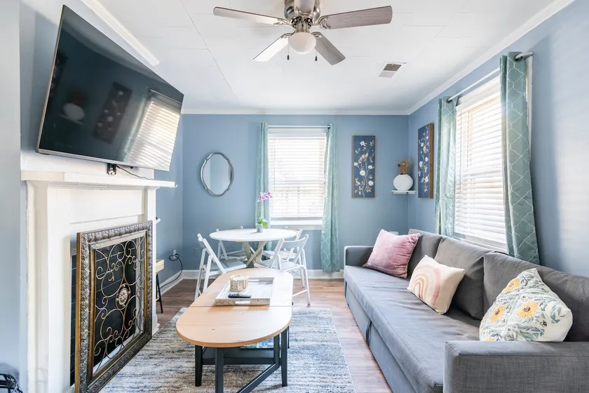 {Bunga-YOLO} SouthEnd Bungalow with Hot Tub - Image 1