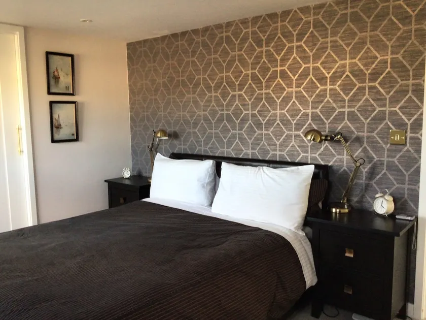 Entire guest suite in stylish converted loft - Image 1
