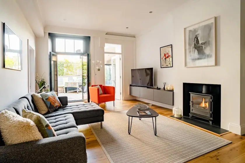Luxury City Centre Flat w/Private Garden & Parking - Image 1