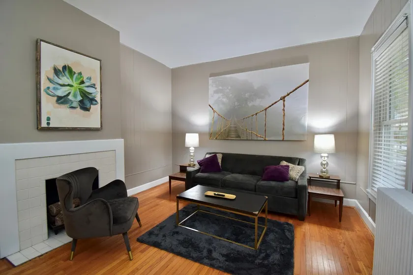Luxury 1 Bedroom. Chef's Kitchen. Tree lined St. - Image 1