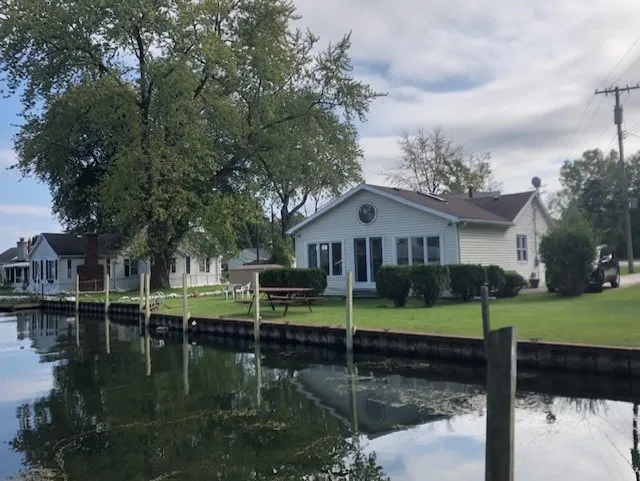 Cheerful 3 bedroom cottage with River access. - Image 1