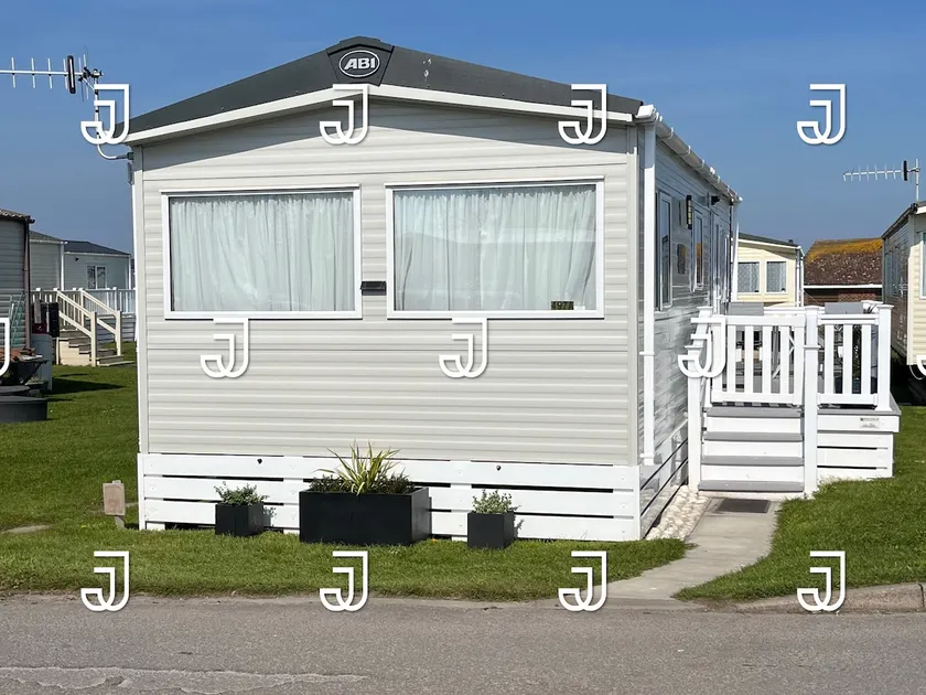 Sea Esta Beautiful 2 Bedroom Caravan At Sealbay Resorts, - Image 1