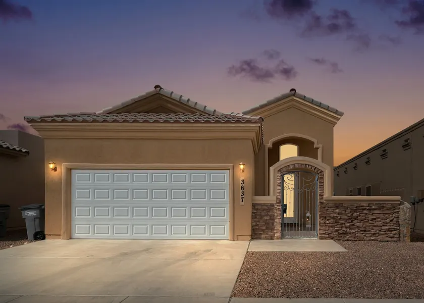 Cozy 3 Bedroom 2 Bath Home, in a Gated Community. - Image 1