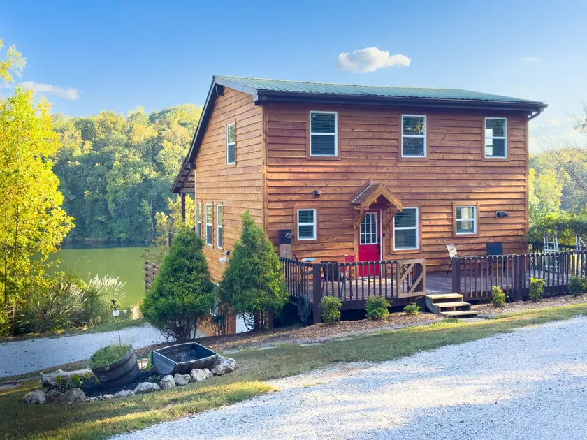 The Cabin on Eagle's Nest Cove of Watts Bar Lake - Image 1