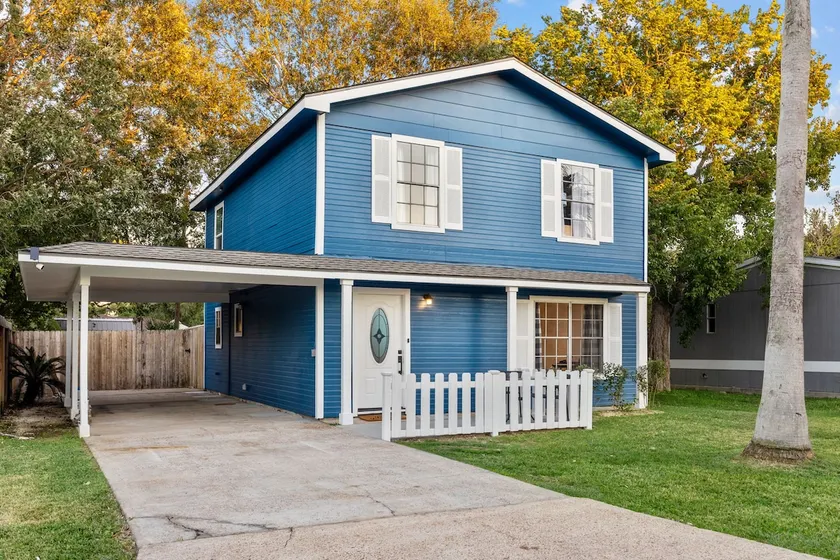 Seabrook 3BR Sleeps 10 | Walk to El Jardin Beach, Near Kemah Boardwalk - Image 1