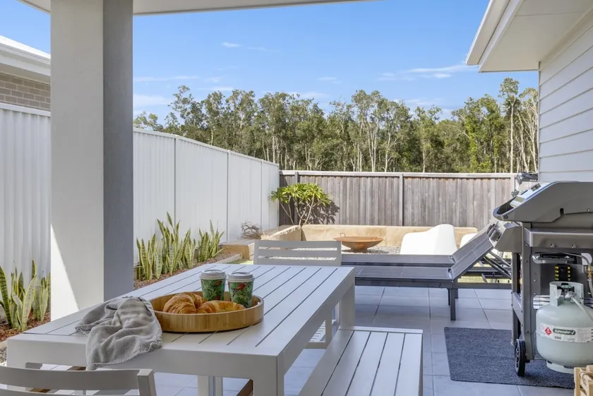 Main Beach House - Coastal Family Holiday Home - Image 1