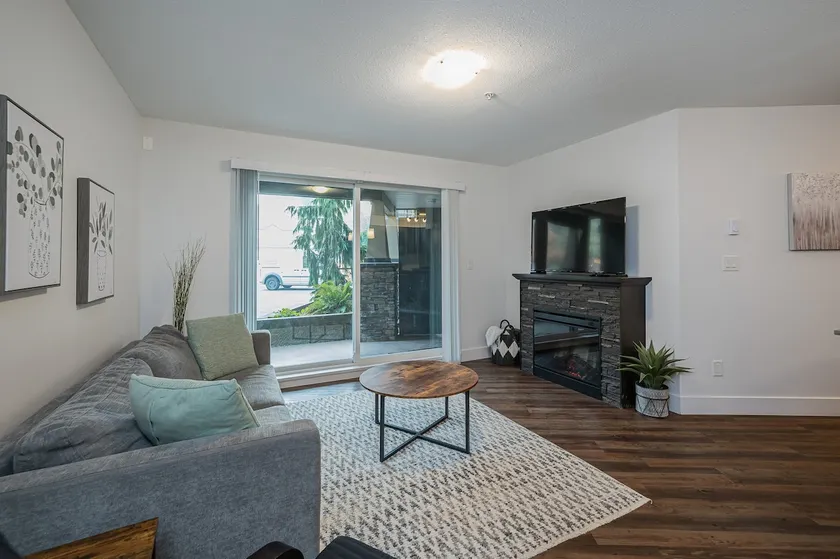 Lovely - 2 bedroom condo with indoor fireplace - Image 1