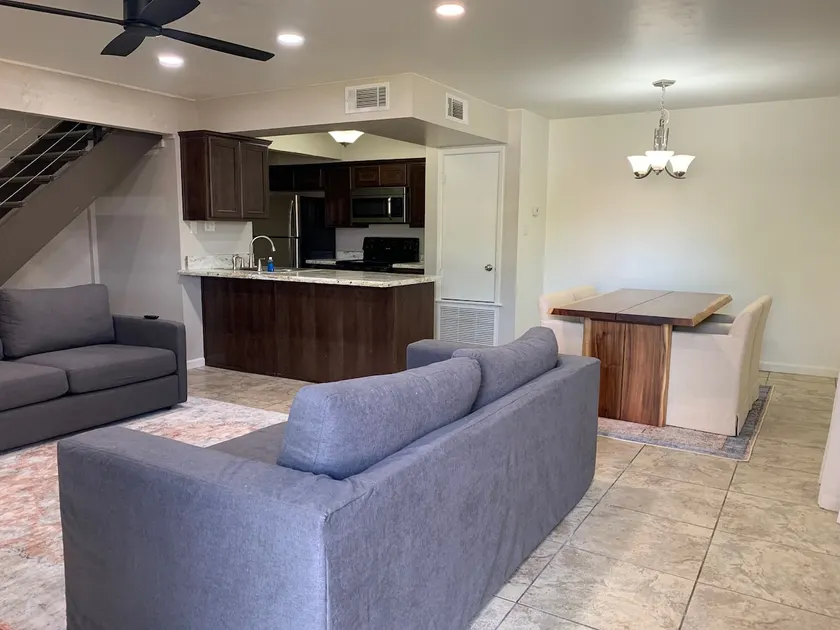 Cheerful two-bedroom condo near YRMC w/ parking. - Image 1