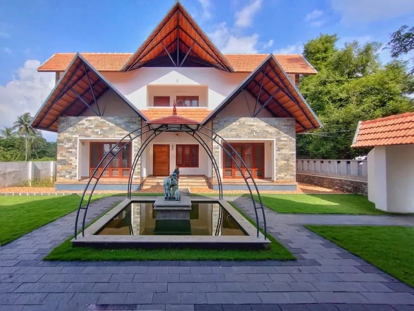 Traditional home near airport (#2A) - Image 1
