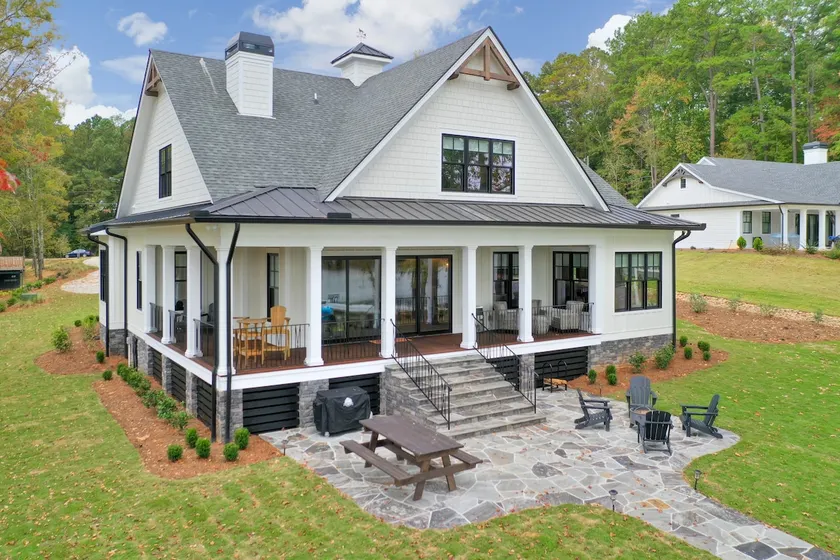 Spacious Cottage on Lake.Perfect for Family Fun! - Image 1