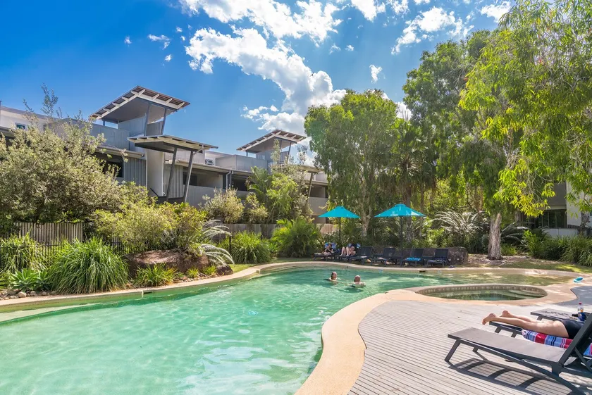 Swell Byron Bay - Pool & Spa opposite the beach - Image 1