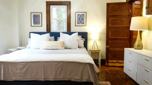 Charming 1-BR Apartment Walking distance to COW - Image 1