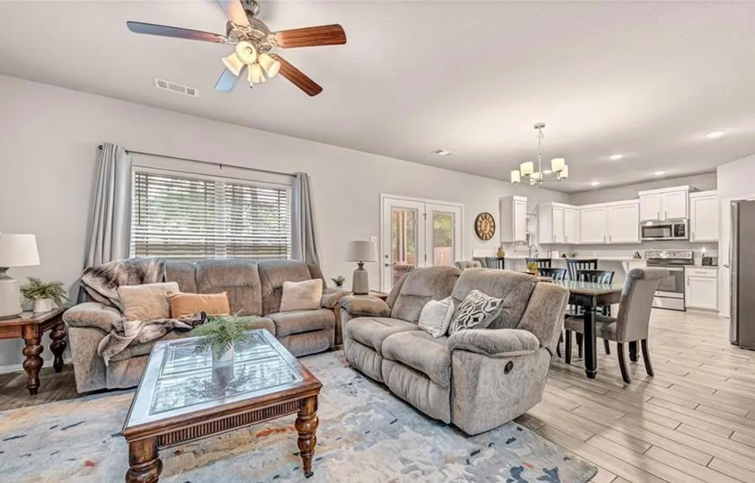 Stunning Fayetteville Home >10 minutes from the University/Downtown Fayetteville - Image 1