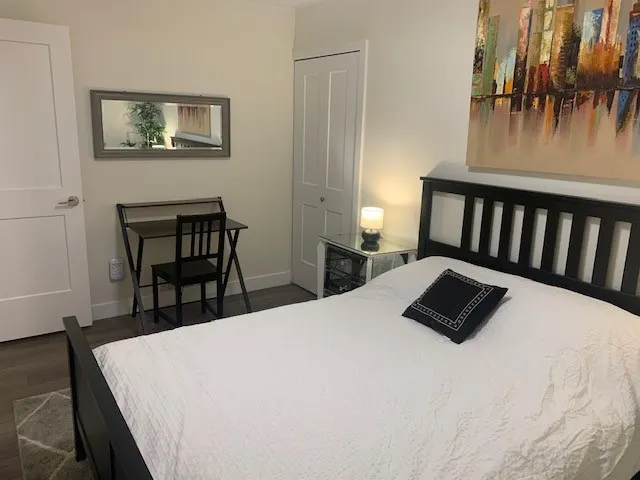 Modern, bright and peaceful 2 Bedroom ground floor private suite. Fully licensed - Image 1