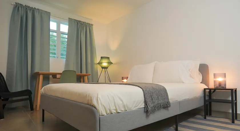 Cozy Urban Charm: Fully Equipped 1BR - Image 1