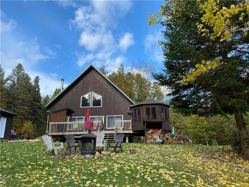 Beautiful wooden chalet in Chertsey, Lanaudière - Image 1