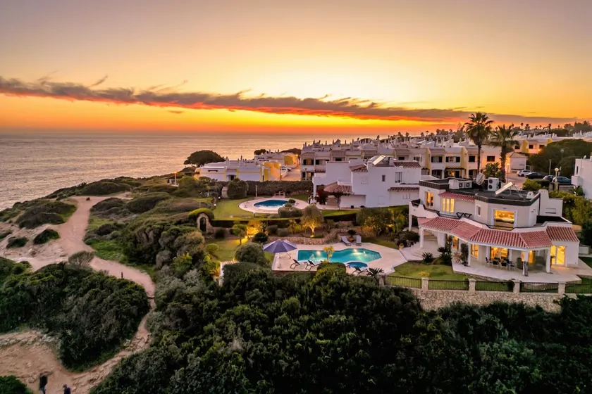 Oceanfront Villa with three bedrooms plus one - Image 1