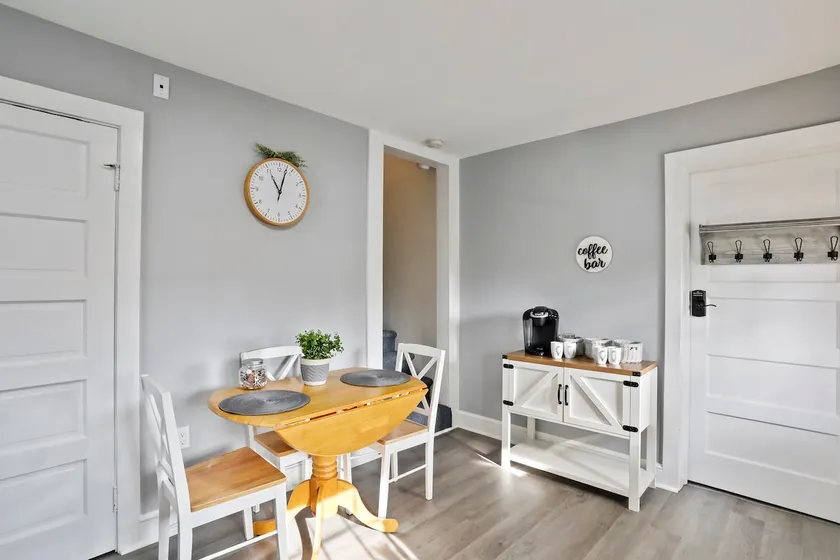 Patty's Place - Private and Convenient EV-Friendly Apartment near Downtown - Image 1