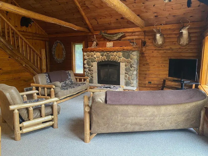 Seney Cabin with hot tub - Image 1