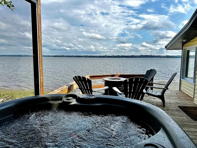 St. Lawrence River, Hot Tub, BBQ & Fire Pit - Image 1