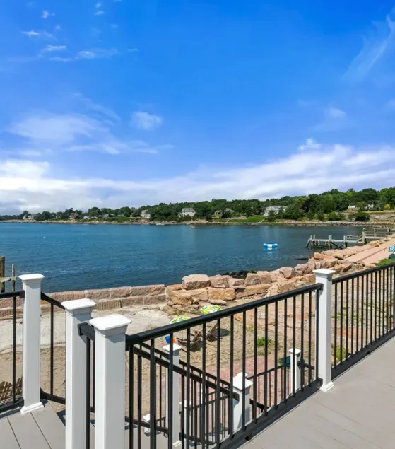 Waterfront Cottage With Unforgettable Views - Image 1