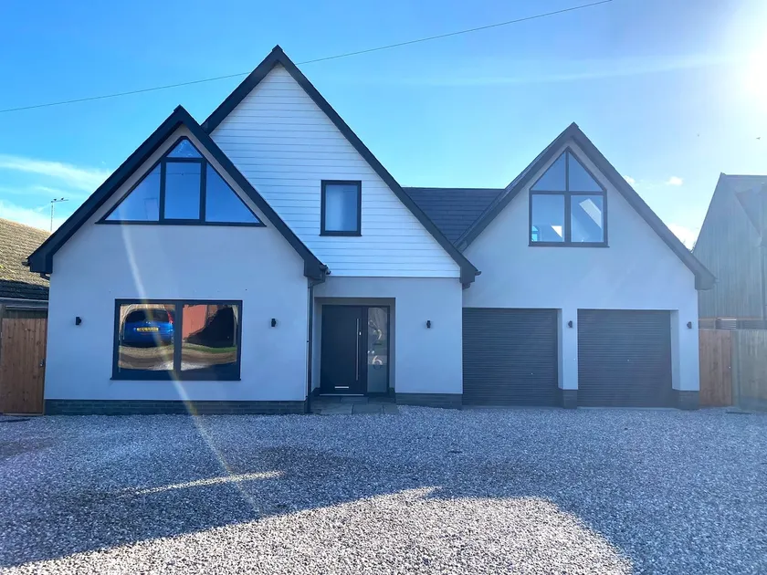Brand New, Stunning Beachside House - Image 1