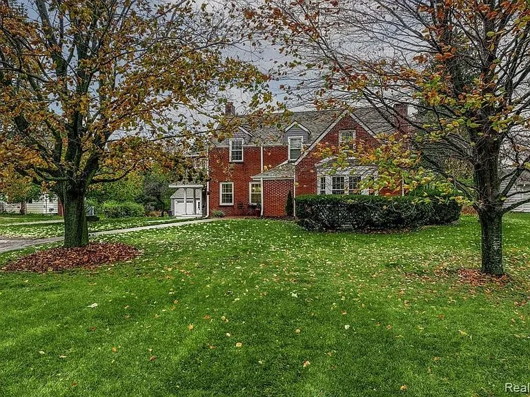 Gorgeous Spacious Modern Farmhouse Lots Of Extras - Image 1